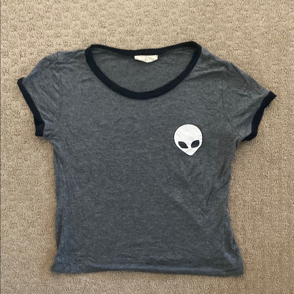 Junior’s Small Gray Alien Graphic Tee